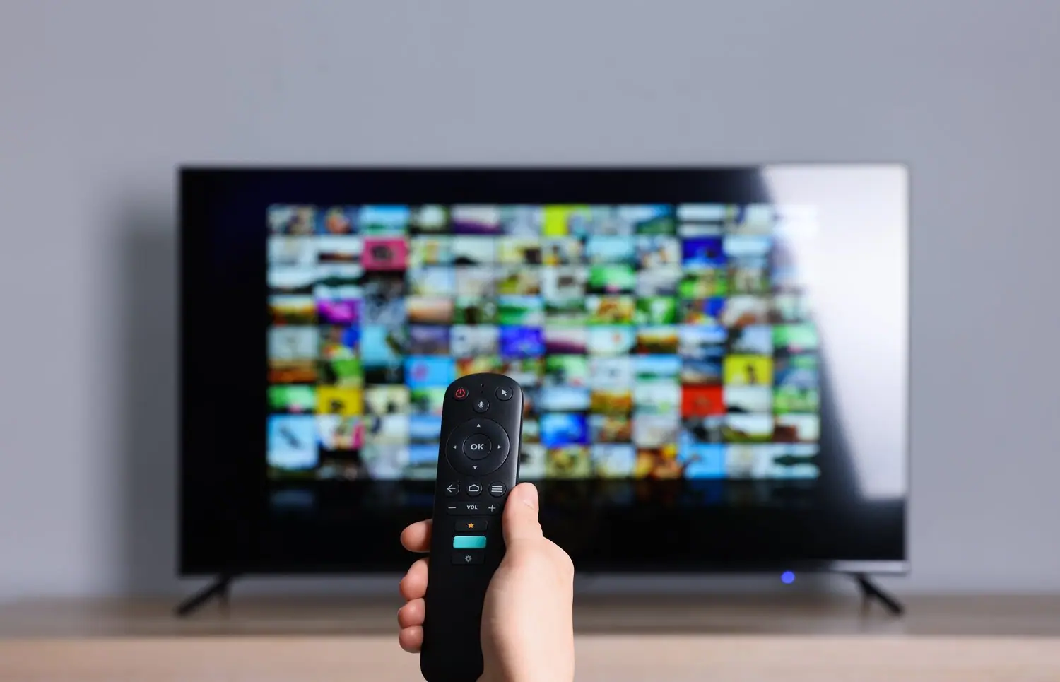 Jak podłączyć smart TV do internetu bez kabla i cieszyć się streamingiem